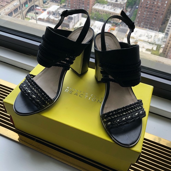 Kenneth Cole Reaction Art-Ful Black Sandal - Picture 5 of 12